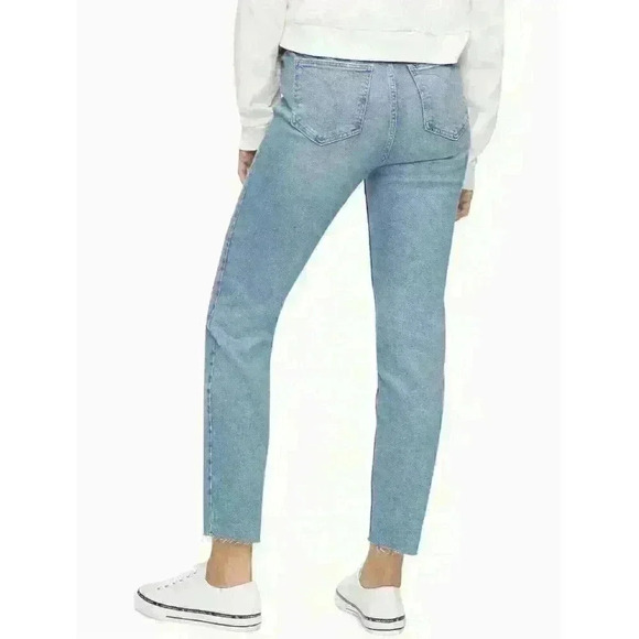 NEW! Calvin Klein Women's 4/27 Straight Fit High Rise Jeans NWT $79.50 - Picture 2 of 3